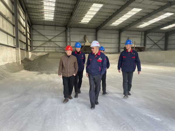 股份公司黨委委員、副總經(jīng)理劉道昆到建材公司調(diào)研