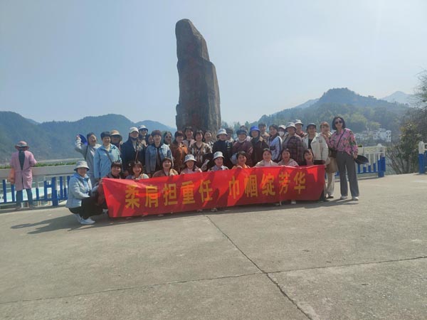 公司機(jī)關(guān)黨支部、工程服務(wù)支部聯(lián)合舉辦“三八”節(jié)主題活動(dòng)