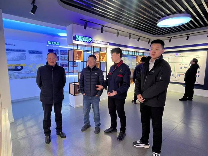 紫金環(huán)?？萍加邢薰镜浇ú墓究疾旖涣?></span></div>
								<h3>紫金環(huán)保科技有限公司到建材公司考察交流</h3>
								<p>1月13日，紫金環(huán)保科技有限公司黃宜彬一行到建材公司考察交流。公司黨委書記王伍升，總經理查全鋼以及建材公司相關負責人陪同。建材公司負責人詳細介紹了該公司膠凝材料的研發(fā)體系，技術服務模式和一體化運維管理...</p>
							</div>
						</a>
					</li>
																				<li>
						<a href=