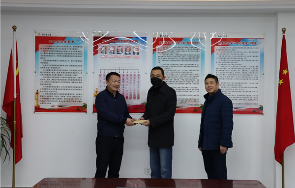 集團(tuán)公司黨委委員、副總經(jīng)理胡新付到公司走訪慰問